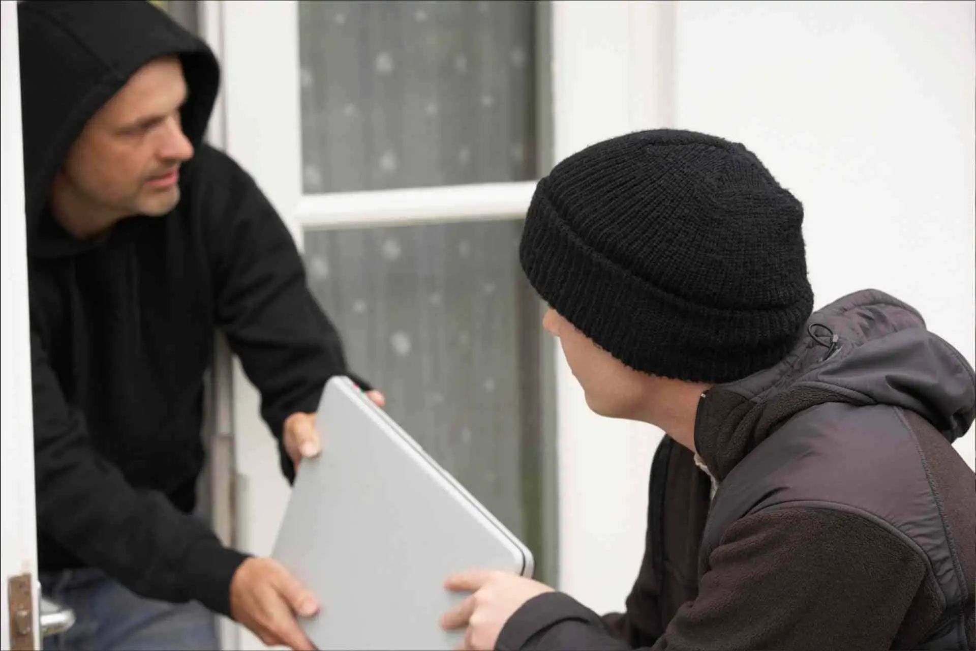men stealing laptop
